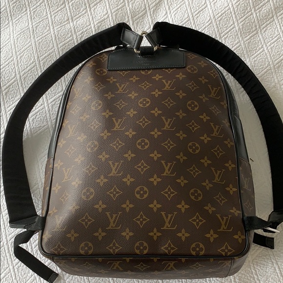 Louis Vuitton Monogram book bag. - Picture 5 of 8